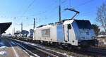 Rheinische Bahnpersonal- und Verkehrsgesellschaft mbH mit der geleasten Railpool Lok  186 431-3  [NVR-Nummer: 91 80 6186 431-3 D-Rpool] und einem PKW-Transportzug (fabrikneue PKW u. SUV Toyota Modelle) am 18.02.25 Höhe Bahnhof Magdeburg-Neustadt.