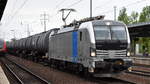 CargoServ - Cargo Service GmbH, Linz [A] mit der geleasten Railpool Vectron  6193 182  [NVR-Nummer: 91 80 6193 182-3 D-Rpool] und einem Kesselwagenzug (für Styrol) Richtung Frankfurt/Oder am 03.05.25 Höhe Bahnhof Schönefeld b. Berlin.