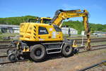 Bei den Gleisbauarbeiten im Bahnhof Arnsberg kam am 10.05. 2025 auch Zweiwegebagger der Fa. Klostermann (Liebherr 922 rail) zum Einsatz.
