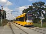 Niederflurzug der Linie 10 in der Nhe des Hauptbahnhofs, Dresden 2005