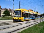 Zug der Linie 9 in Dreden-Altstadt, Sommer 2005