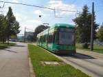 Zug der Linie 9 in grn, Dresden Sommer 2005