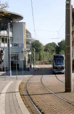 Der Niederflurzug verlt die Endstelle Schkeuditz, 19.9.2009