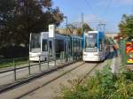 Zwei der neuen modernen Tw der Strassenbahn Dessau am 12.9.2009 am Hauptbahnhof