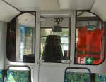Blick zum Fhrerstand des Tw 307, Strassenbahn Dessau September 2009