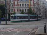 Niederflurtriebwagen am 05.09.09 am Hasselbachplatz .