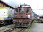 (266'181) - BLS-Doppellokomotive Muni - Nr. 275 - am 26. August 2024 im alten Bahnhof Frutigen
