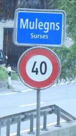 (277'067) - Ortstafel und Hchstgeschwindigkeit am 19. Juni 2025 in Mulegns