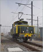 Die SNCF C 20155 UIC N° 97 85 1 932-0 (ex SBB Ee 3/3 II 16515, ex SNCF C 20155) des Verein  Team C-20155  wartet in Balsthal bis der R22 gewendt hat, um dann am Bahnsteig können Interessierte für eine eine Führerstandmitfahrt zur Klus und zurück mitzunehmen. Die Ee 3/3 II fährt jeweils auf Blockdistanz zum halbstündlichen R22 in Richtung Klus und dann vor der Rückfahrt des R22 wieder zurück nach Balsthal. 8. November 2025