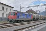 Die SBB Re 4/4 II 11288 (UIC Re 420 91 85 4420 288-3 CH-SBBC) wartet in Martigny auf die Weiterfahrt in Richtung St-Maurice. 

12. Sept. 2024
