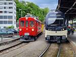 Alt und neu in Vevey: Links der RhB ABe 4/4 35 der Blonay Chamby Bahn und rechts der CEV MVR ABeh 2/6 7502, der gerade von Les Pleiades in Vevey angekommen ist.
25. Mai 2025