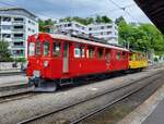 Der RhB ABe 4/4 35 der Blonay Chamby Bahn wartet mit dem RhB  Salonwagen in Vevey als Riviera Belle Epoque auf die Abfahrt nach Chaulin 

25 Mai 2025