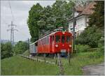 Saisoneröffnung bei der Blonay Chamby Bahn - bei Chaulin ist der Bernina Bahn RhB ABe 4/4 I N° 35 mit einen Reisezugwagen auf der Fahrt in Richtung Chamby. 

3. Mai 2025