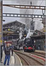 Wie jedes Jahr fand auch heuer die beliebte Dampfrundfahrt mit dem Train Casse statt. Wobei neben der Fahrt auch der kulinarische Teile sehr zum Erfolg beiträgt. Das Bild zeigt die (ex) SNCF 141R568 gleich nach der Ankunft in Lausanne. Der stattliche Zug bestand aus 40 Achsen und (hier nicht zu sehen) am Schluss des Zuge schob die Ae 4/4 251 (BLS) nach. 26. Okt. 2024