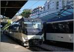 Die MOB Ge 4/4 8002 wartet mit ihrem GoldenPass Express GPX in Montreux auf die im Abfahrt nach Interlaken Ost.