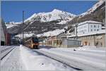 Blick auf den Bahnhof von Airolo mit dem hier haltenden SOB RABe 526 216 der auf dem Weg nach Locarno ist. 

21. Jan. 2025