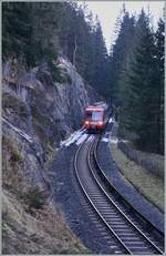 Nachdem der TMR BDeh 4/8 21 in Vallorcine den SNCF Anschluss von und nach Chamonix und Saint Gervais vermittelt und abgenommen hat. kommt der Triebwagen an der gleichen Fotostelle wieder vorbei, wobei hier die Aufnahme in der anderen Blickrichtung ei ...