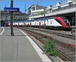 Ein SBB RABe 502  Twindexx  ist als IC 1 auf der Fahrt von Genève Aéroport nach St.Gallen und konnte beim Halt in Lausanne fotografiert werden. 

1. Mai 2025