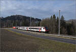 Messzug mit Re 460 014 'Val de Trient' auf dem Weg nach Bern. Riedburg, Januar 2026.