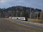 Messzug mit Re 460 014 'Val de Trient' auf dem Weg nach Bern. Riedburg, Januar 2026.
