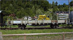 150 Jahre Tsstalbahn.

Ein Flachwagen aus dem Jahr 1953 mit unbekanntem Hersteller erscheint mir reichlich skurril, aber ok, 99 85 9559 476-8 CH-DVZO transportiert sehr wichtiges Ladegut. Hier im Einsatz im GmP mit Ee 3/3 16363. Bauma, September 2025.