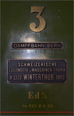 150 Jahre Emmentalbahn. 

Das Fabrikschild von Ed 3/3 3 der Grbetalbahn. Konolfingen, Mai 2025.