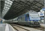 Die BLS Re 465 002 mit ihrem IR von Brig nach Genève Aéroport beim Halt in Lausanne. Ich war mir damals, kurz nach dem Fahrplanwechsel über die Besonderheit nicht bewusst: nur für gut drei Wochen, vom 21. DEz. 2008 bis am 11. Januar half erst die BLS Re 465 018, die dann kurz vor dem Jahreswechsel durch die BLS Re 465 002 abgelöst wurde, der SBB über einen Lokmangel infolge der verspäteten CIS ETR 610 Ablieferung aus.

2. Januar 2009