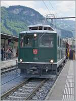 Die SBB Brünigbahn HGe 4/4 I N° 1992  Giswil wird auf Gleis zwei aus- bzw. abgestellt, bevor der Muni am Abend wieder die Traktion des Extrazuges nach Luzern übernimmt. 

23. August 2025