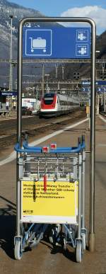 Auch das gehrt dazu: Kofferkulis. Bellinzona im Jan. 2009
