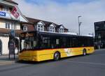 (272'184) - Hfliger, Sursee - Nr. 21/OW 16'637/PID 10'026 - Solaris am 17. Februar 2025 beim Bahnhof Interlaken Ost (Einsatz PostAuto)