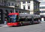 (273'486) - SW Winterthur - Nr. 138 - Hess/Hess Gelenktrolleybus am 2. April 2025 beim Hauptbahnhof Winterthur
