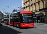 (274'494) - VB Biel - Nr. 99 - Hess/Hess Gelenktrolleybus am 2. Mai 2025 beim Bahnhof Biel