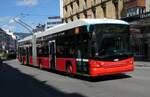 (278'500) - VB Biel - Nr. 54 - Hess/Hess Gelenktrolleybus am 4. August 2025 beim Bahnhof Biel