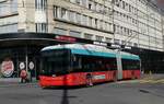 (282'362) - VB Biel - Nr. 51 - Hess/Hess Gelenktrolleybus am 13. November 2025 beim Bahnhof Biel