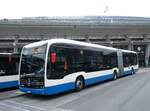 (274'021) - VBL Luzern - Nr. 501/LU 15'004 - eMercedes am 15. April 2025 beim Bahnhof Luzern