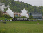 Brauereifest Feldschlsschen.

Der Sandwichzug mit E 2/2 8666 'Chnurrli' und E 3/3 8512 auf Pendelfahrt Rheinfelden-Feldschlsschen. April 2025.