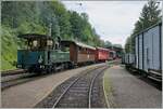 Frisch bekohlt und mit Wasser versorgt rangiert die LEB G 3/3 N° 5 (Baujahr 1890) der Blonay Chamby Bahn ihren Dampfzug nach Blonay an den Bahnsteig in Chaulin. 

4. Aug. 2024