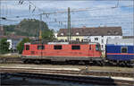 Oldtimeralarm in Singen. Re 4/4 11157 bringt den stark verspteten Nightjet als Dayjet nach Zrich. August 2024.