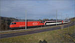 Messzug mit Re 460 014 'Val de Trient' auf dem Weg nach Bern. Riedburg, Januar 2026.