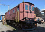 150 Jahre Emmentalbahn. 

Ce 4/4 315 wurde als Ce 4/6 im Jahr 1922 an die Bern-Neuenburg geliefert. Baulich mit winzigen Vorbauten und mechanisch als kleines Krokodil. Nach Ertüchtigung der Strecken für höhere Achslasten konnten die Laufachsen entfernt werden. Bei dieser Maschine erfolgte der Umbau im Jahr 1956. Konolfingen, Mai 2025.