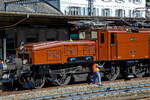 Wer gut schmiert der fährt auch gut, und so fährt eine solche schöne Maschine auch mal 100 Jahre....
Detailbild des SBB Gotthard Krokodil Ce 6/8 II 14253 (eigentlich SBB Be 6/8 II 13253) der SBB Historic am 02.08.2019 mit einem Sonderzug im Bahnhof Göschenen. Wie eine Dampflok müssen auch bei einer solchen E-Loks mit Stangenantrieb die Lagerstellen gut geschmiert werden.

