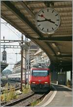 Eine SBB Re 460 wartet mit ihrem IR 15 nach Luzern in Lausanne auf die Abfahrt. 

31. Aug. 2024