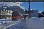 Unverkennbar ein Nachschuss... Schnee auf wirbelnd schieb eine SBB Re 460 nach dem Verlassen des Gotthard Tunnels in Airolo ihren IC 21 10667 in Richtung Lugano. Der Zug verkehrt von Basel SBB nach Lugano.

21. Januar 2025 