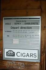 Als Computer und die damit verbundenen vielfltigen Druckmglichkeiten noch in weiter Ferne langen, wiesen solche NIGG Tabellenfahrplne an den Bahnhfen auf die Abfahrtzeiten der Zge hin. 
Aber auch heute noch kann man hie und da solche Nigg Tabellen Fahrplne finden, wie diesen hier in Vers l'Eglise im Oktober 2008.