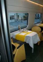 Blick in Speiseabteil des ETR 610 
(Aus Rcksicht auf andere Reisende war es kaum mglich einen besseren Ausschnitt zu whlen)