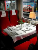  Bitte zu Tisch... 
RAe 4/8 1021 (Churchill-Peil) am 21. August 2009