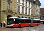 (277'536) - Intertours, Domdidier - Nr. 671/FR 300'671 - Solaris (ex PostBus/A BD 15'715) am 4. Juli 2025 beim Bahnhof Bern