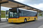 (281'018) - PostAuto Bern - Nr. 218/BE 843'218/PID 10'675 - Heuliez am 5. Oktober 2025 beim Bahnhof Biglen
