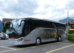 (276'478) - Edona, Schaffhausen - ZH 657'291 - Setra am 7. Juni 2025 in beim Bahnhof Brienz