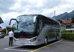 (276'479) - Edona, Schaffhausen - ZH 657'291 - Setra am 7. Juni 2025 beim Bahnhof Brienz